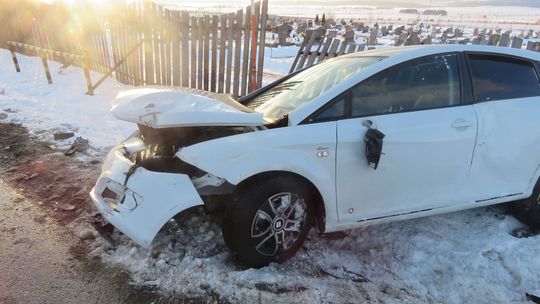 Opitý vodič narazil na R1 do zvodidiel, dokázal ešte „preparkovať“