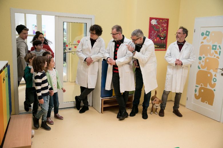Členovia kapely Hex počas nakrúcania klipu...