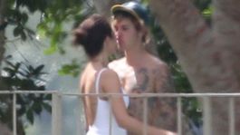 Nekonečná love-story! Bieber so Selenou prichytení pri vášnivých bozkoch