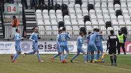 Šok vo futbalovej lige. Slovan zničil majstra, Žilina odišla s veľkou hanbou