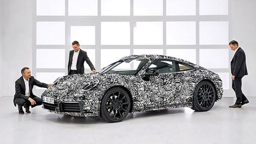 Porsche už testuje prototypy pluginhybridných...