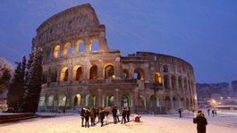 Rím, sneh, zima, Taliansko, Koloseum