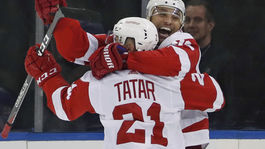 Ďalší Tatarov bod. K víťazstvu Detroitu na ľade Rangers prispel asistenciou