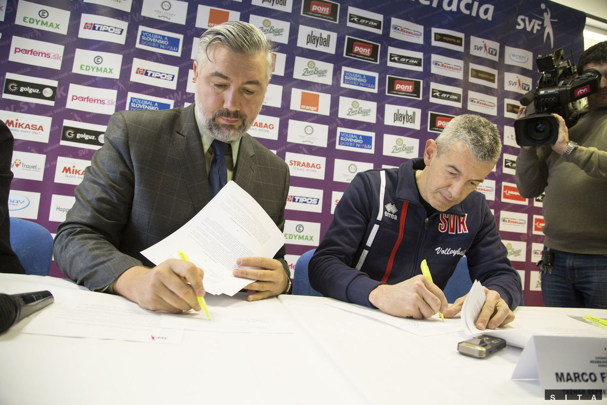 Zľava: Prezident SVF Martin Kraščenič a nový...