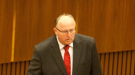 Viliam Jasaň a Mária Trošková opúšťajú svoje pozície na Úrade vlády