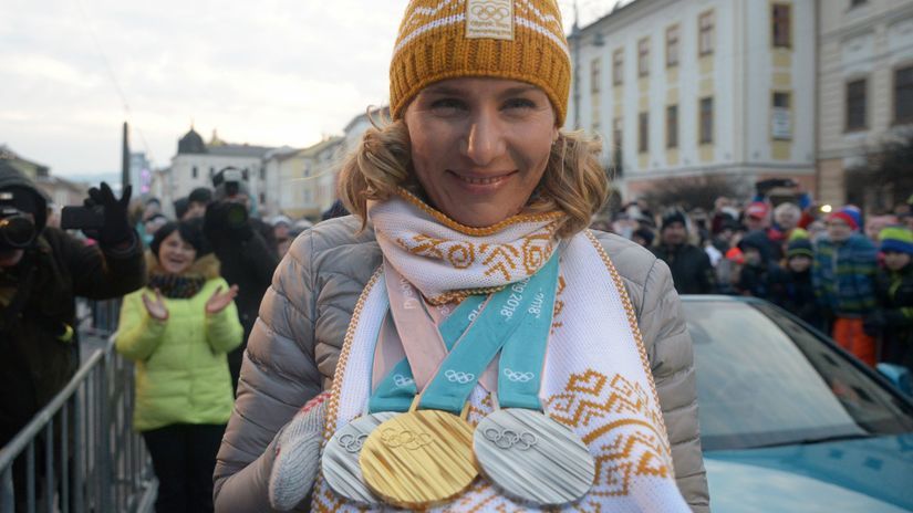 Anastasia Kuzminová s medailami z Pjongčangu...