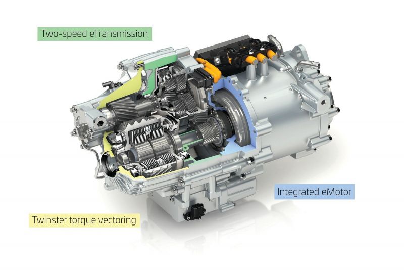 Zadný hybridný modul obsahuje elektromotor,...
