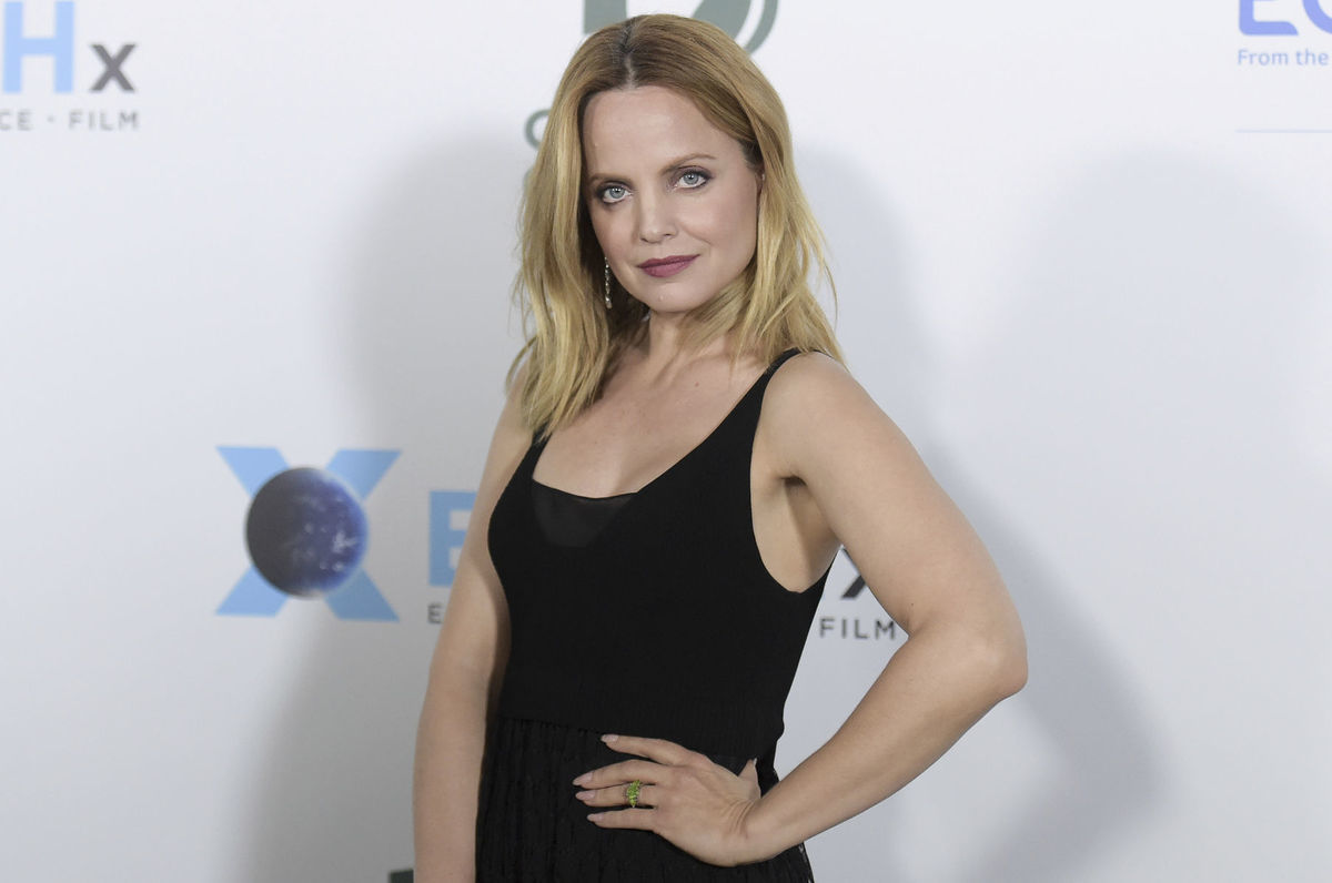 Mena Suvari prichádza na predoscarovú párty...