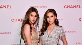 Fíha! Mini je presne dĺžka stvorená pre štíhle Stalloneho dcéry 