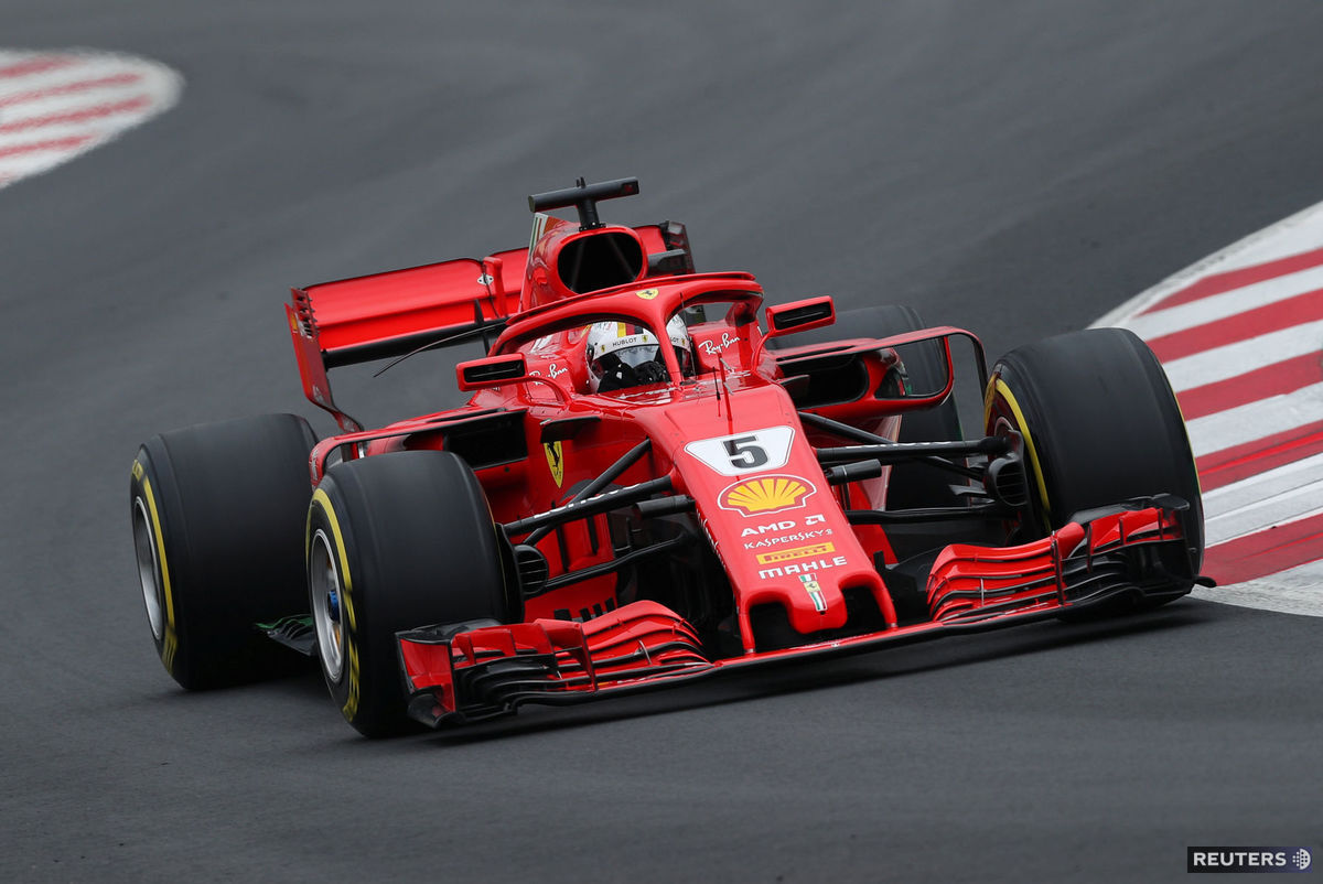 Sebastian Vettel (Ferrari) počas testov na...
