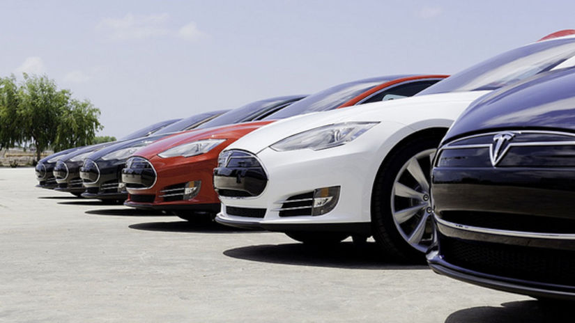 Tesla si od zníženia cien sľubuje prílev...