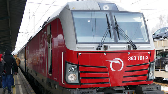 V Pezinku sa zrazil vlak s lokomotívou, najmenej 15 zranených