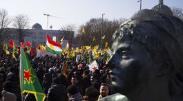 Tisíce ľudí v Nemecku protestovali v Berlíne proti tureckej ofenzíve v Sýrii