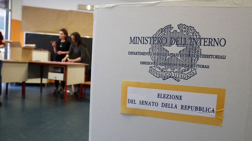 Pripravená hlasovacia miestnosť v Rozzane...