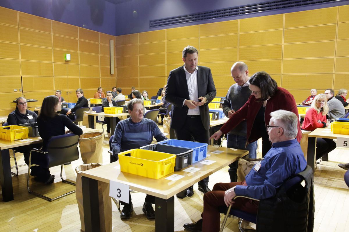 Auszählung der Stimmen im parteiinternen Referendum...