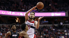 Dominantný Houston valcuje súperov, výborný výkon Satoranského