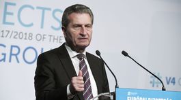 Orbánova pravá ruka straší voličov Viedňou