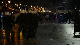 Fanúšikovia PAOK vtrhli do televízie. Moderátora prinútili prečítať vyhlásenie