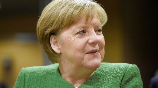 Merkelová hovorila v Grécku o migrantoch, Tsipras upozornil na populizmus v EÚ