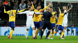 Rýchle góly i tragický Poliak s píšťalkou. V Londýne sa presadila skúsenosť