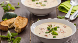 Skúste novú chuť! Pripravte si paštrnákovú polievku s jablkom