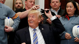 V americkom Kongrese rastie napätie pre Trumpove clá