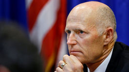 Guvernér Floridy podpísal kompromisný zákon o kontrole strelných zbraní