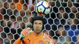 Arsenal vyhral, Čech prvým brankárom s výnimočným rekordom