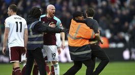 VIDEO: Stupidita na tribúnach. Fanúšikovia napadli vlastných hráčov