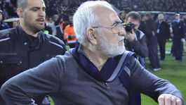 Grécka vláda po škandále pozastavila ligu. Rozhodcovi dohováral aj Micheľ