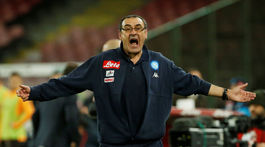 Nahnevaný Sarri soptil na novinárku. Odmietol, že Neapolu sa vzdialil titul