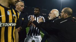 S pištoľou za opaskom. Chcel som len chrániť fanúšikov, tvrdí Savvidis