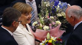 Merkelová je štvrtýkrát nemeckou kancelárkou. Napodobnila Kohla a Adenauera