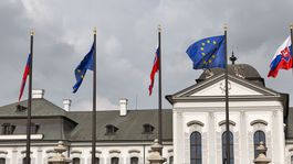 PRIESKUM: Prezidentské voľby by vyhral Šefčovič, v druhom kole by bojoval s Mistríkom