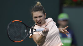 Halepová postúpila do semifinále, čaká ju rozbehnutá Japonka