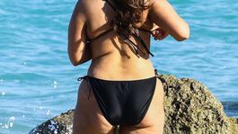 Dve podoby XXL sexbomby: Spredu hotová Venuša, zozadu... celulitída!