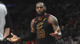 Trump sa pustil do LeBrona Jamesa: Robia ho múdrym, no je to ťažké