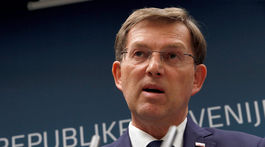 Svet si vyjasňuje: Odstúpil slovinský či slovenský premiér?