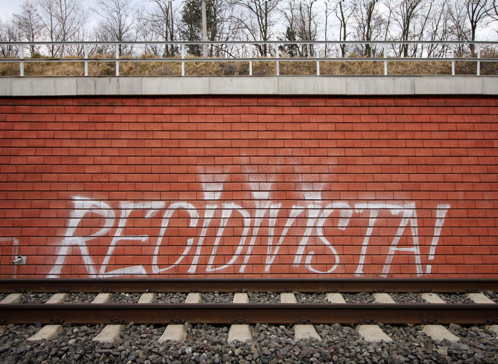 Michal Turkovič prispel do výstavy dielom...