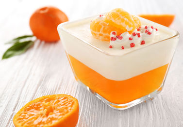 Pomarančový puding so šľahačkou