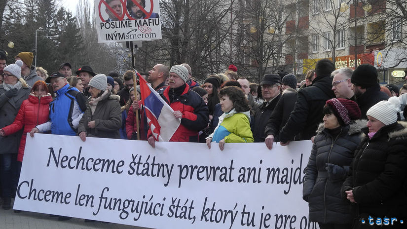 Na snímke zhromaždenie s názvom Postavme sa za...