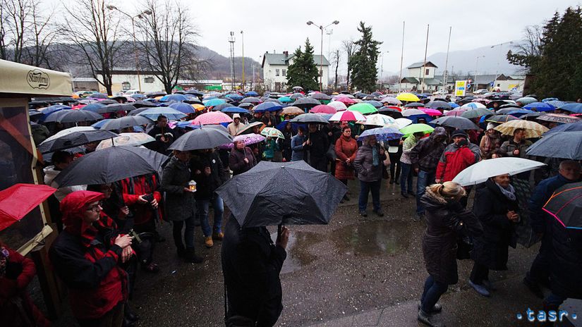 Ľudí v Považskej Bystrici nezastavil ani dážď.