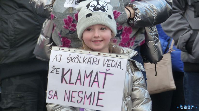 Na snímke účastníci zhromaždenia Postavme sa za...