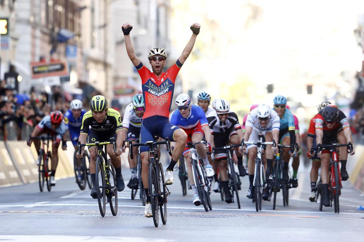 Vincenzo Nibali na archívnej snímke v cieli...