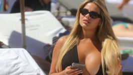 Mega vnady vo výhľade! Ruskej Kardashianke takmer vypadli z plaviek