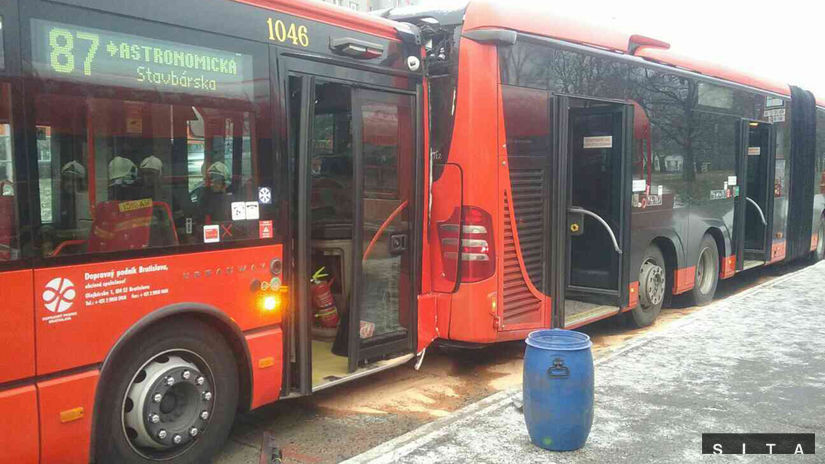 HASIči: Zrážka autobusov v Bratislave