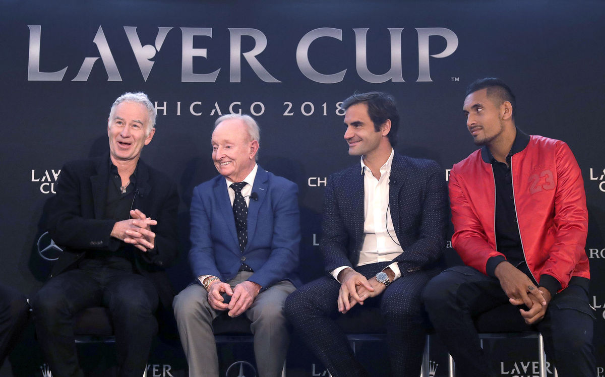 Zľava John McEnroe, Rod Laver, Roger Federer a...
