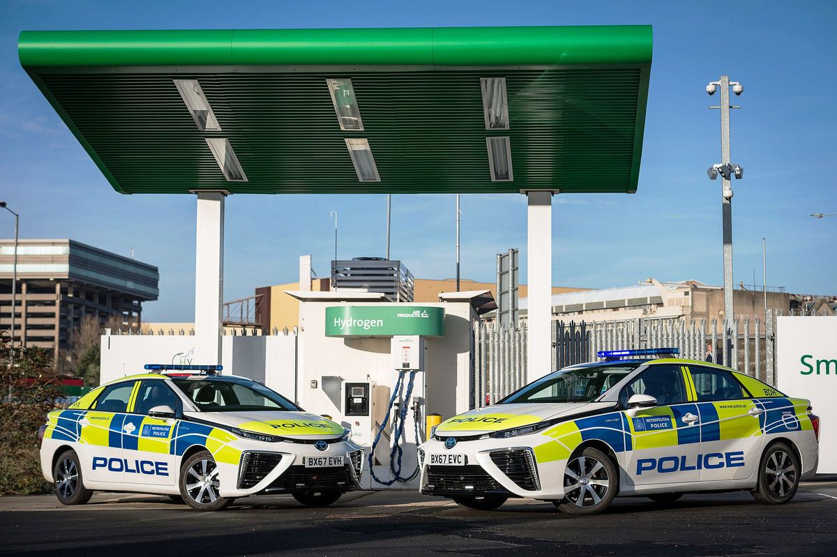 Policajná Toyota Miraj musela prejsť úpravou,...