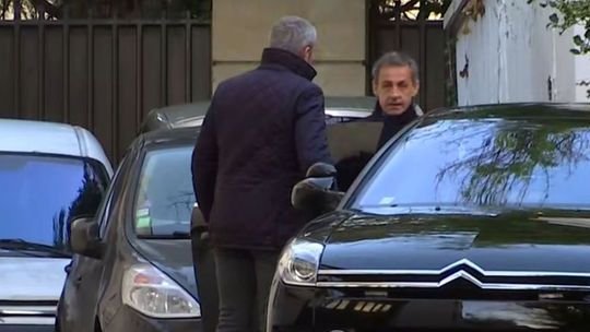 Exprezident Sarkozy čelí už predbežnému stíhaniu
