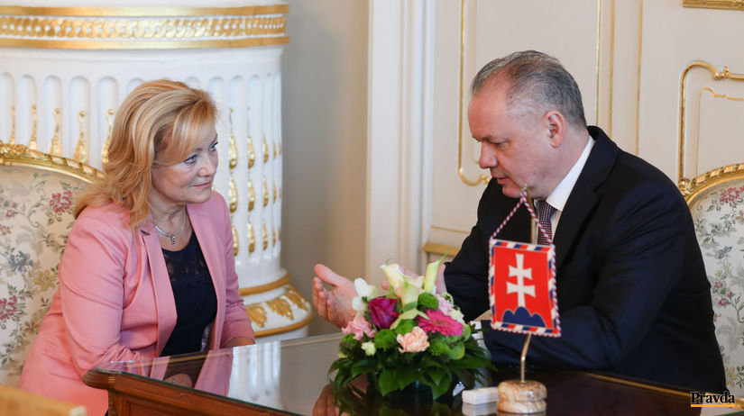 Na snímke vpravo prezident SR Andrej Kiska a...